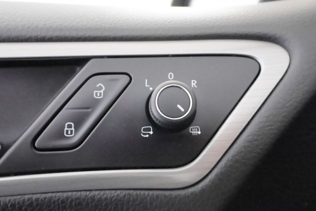 Volkswagen Golf 2015 Musta