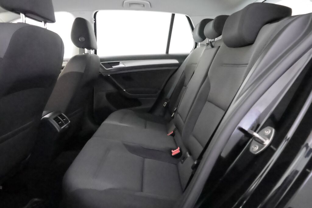 Volkswagen Golf 2015 Musta