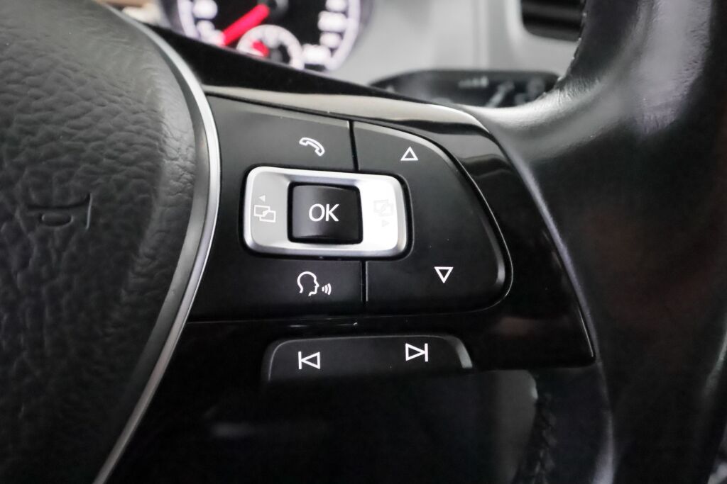 Volkswagen Golf 2015 Musta