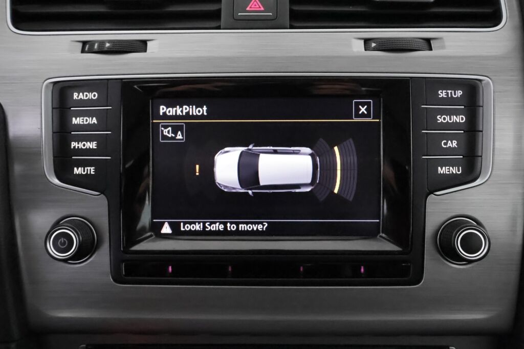 Volkswagen Golf 2015 Musta