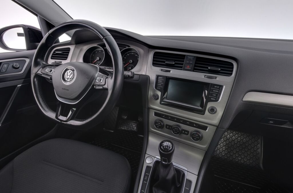Volkswagen Golf 2015 Musta