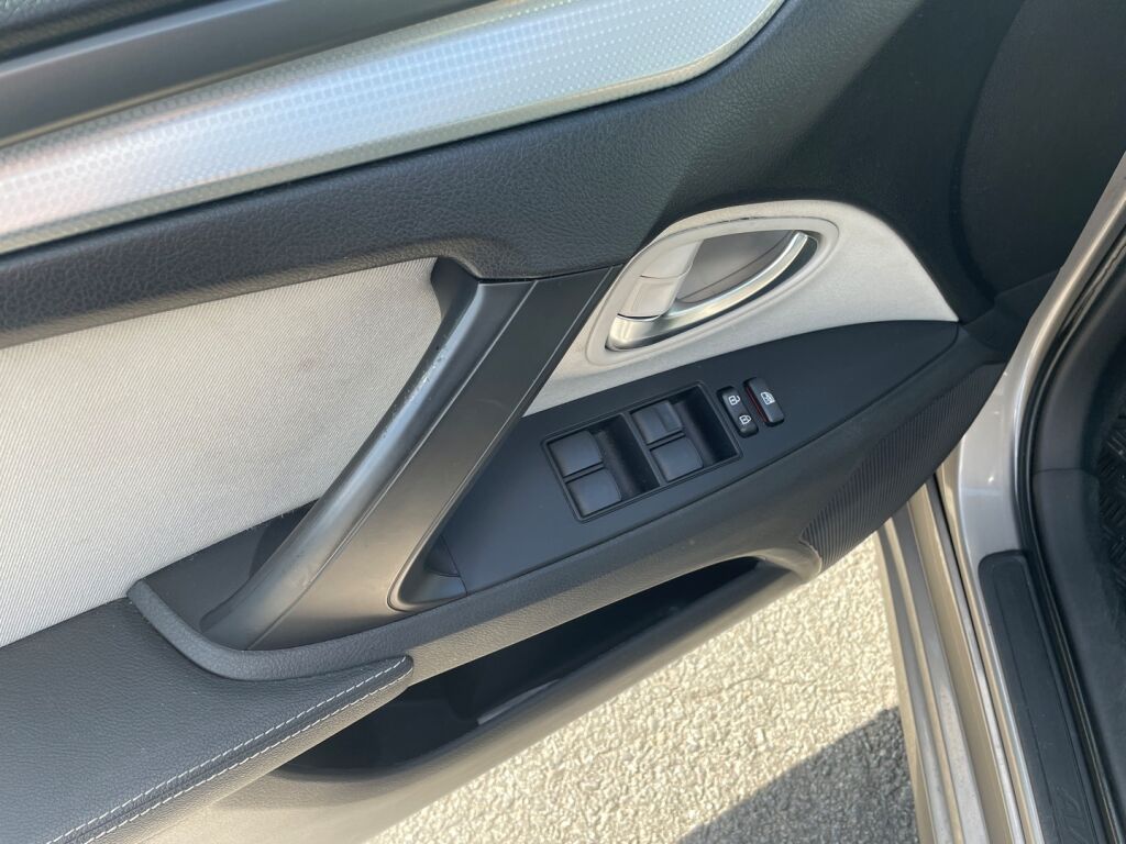 Toyota Avensis 2015 Ruskea (beige)