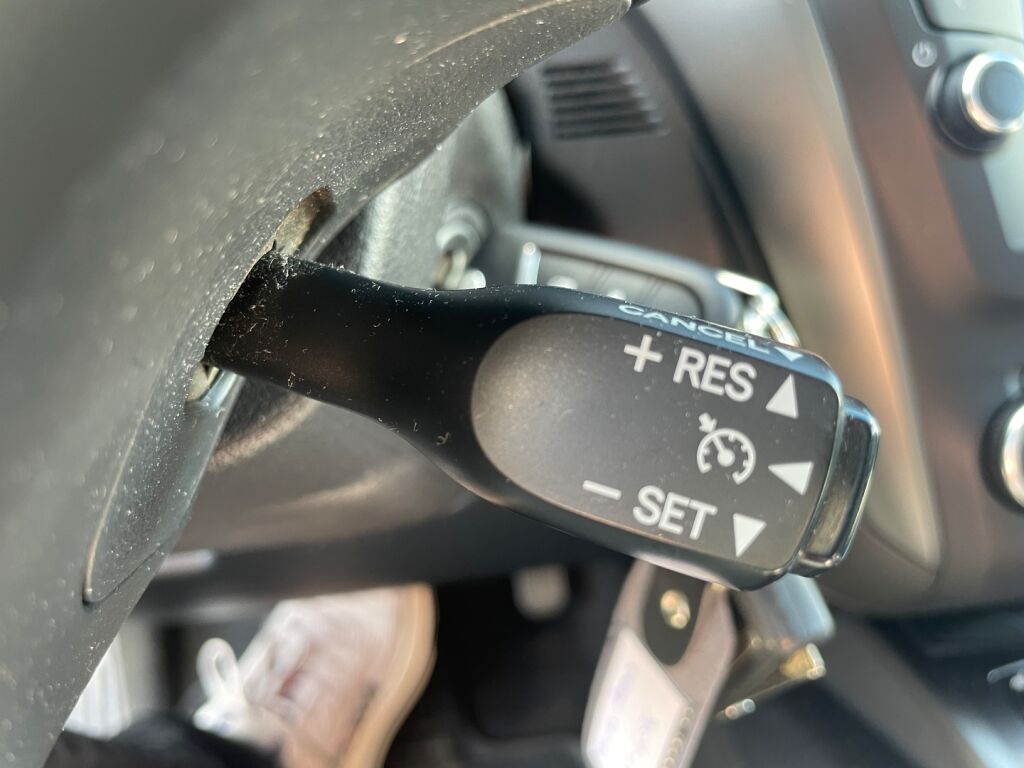 Toyota Avensis 2015 Ruskea (beige)