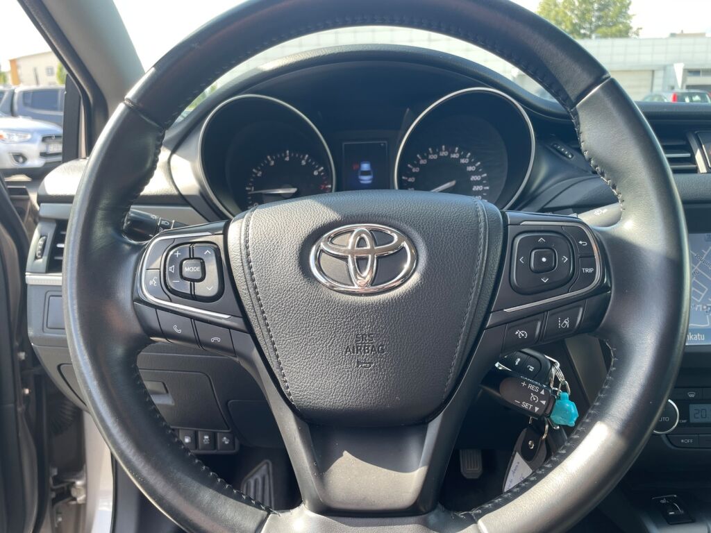 Toyota Avensis 2015 Ruskea (beige)