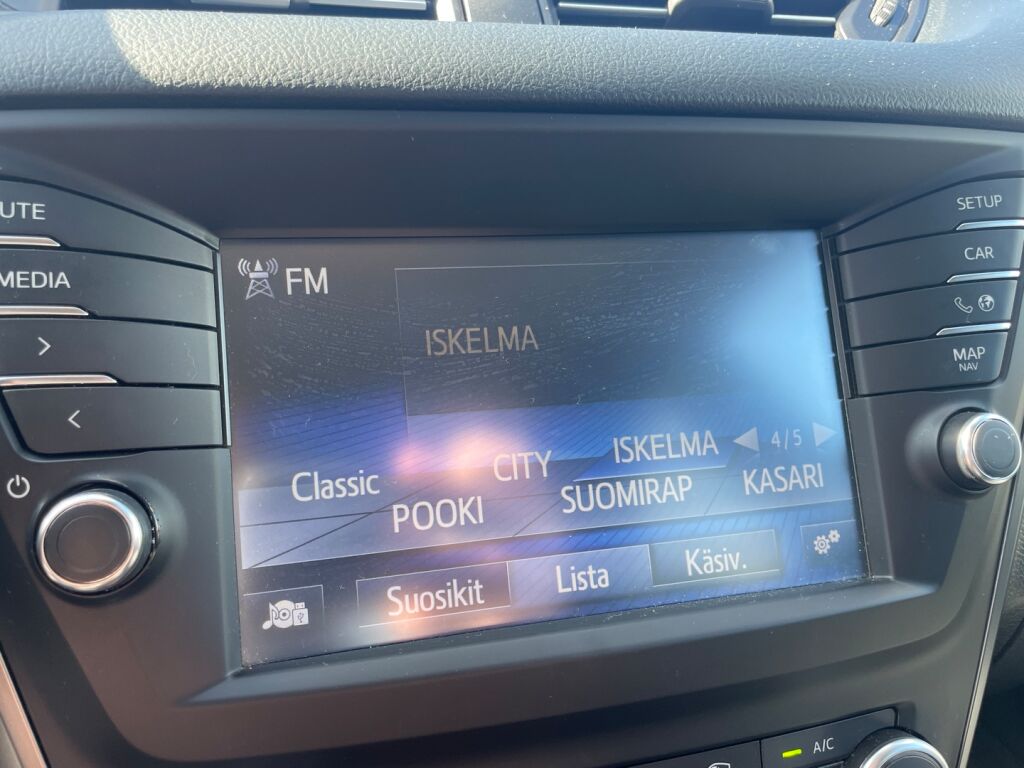 Toyota Avensis 2015 Ruskea (beige)