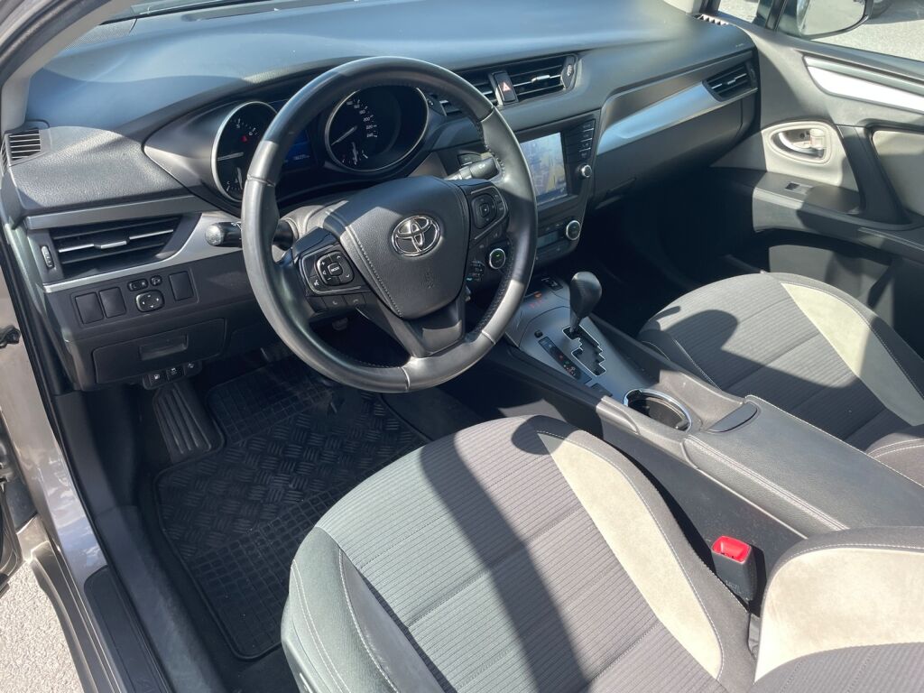 Toyota Avensis 2015 Ruskea (beige)