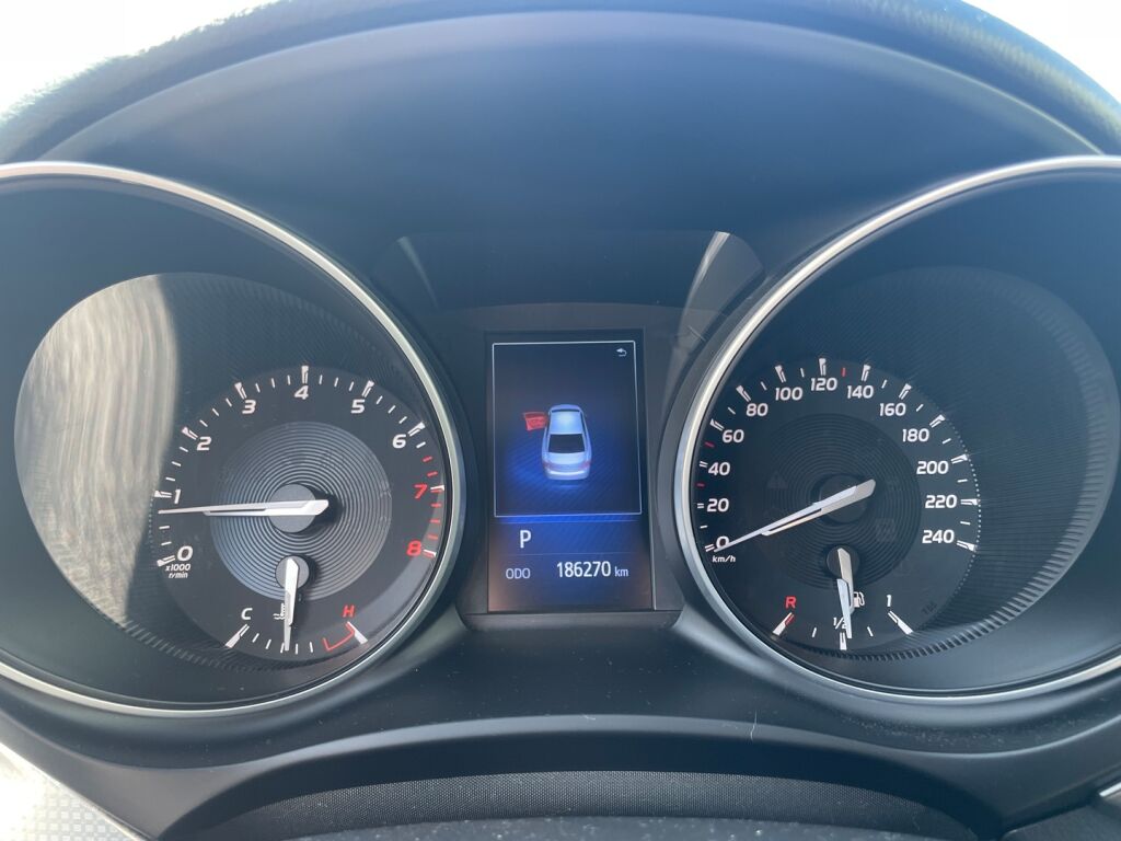 Toyota Avensis 2015 Ruskea (beige)