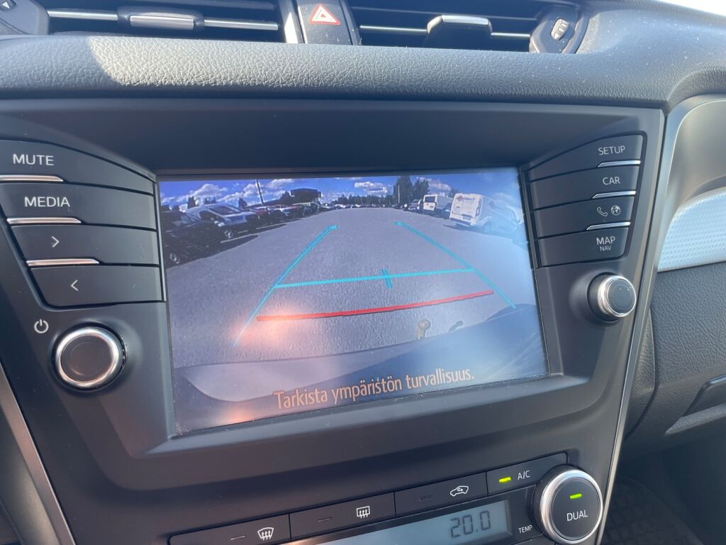 Toyota Avensis 2015 Ruskea (beige)