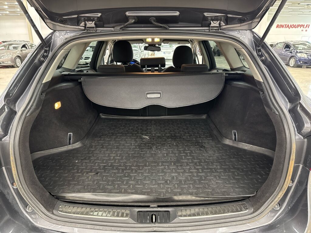 Toyota Avensis 2015 Harmaa