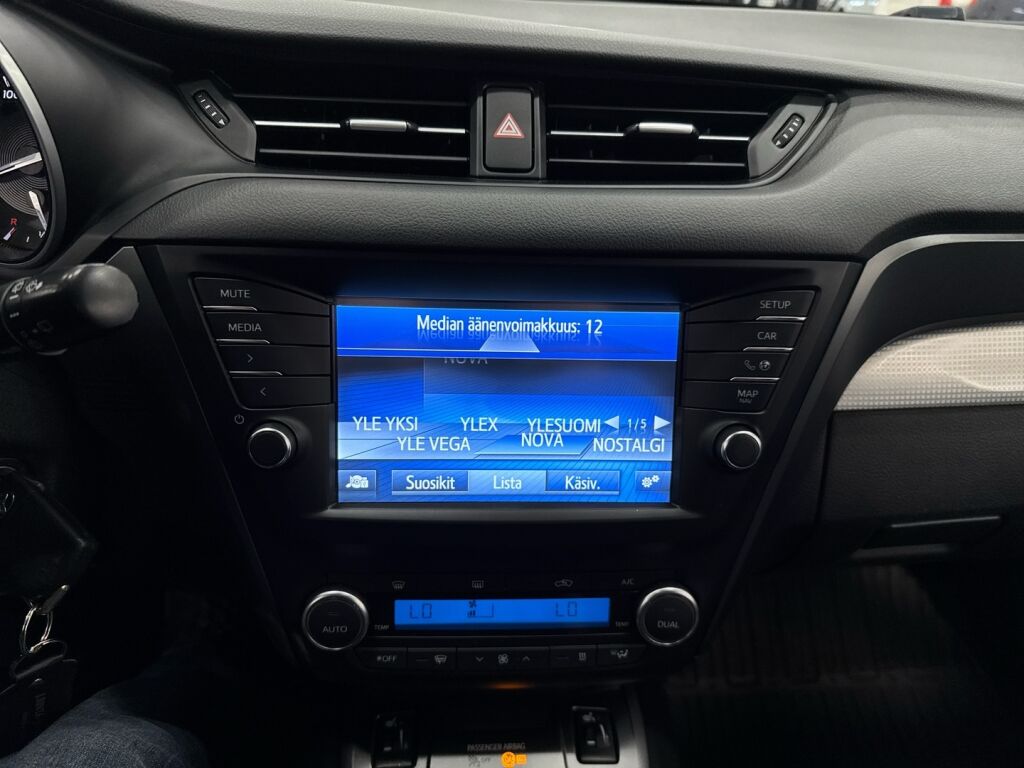 Toyota Avensis 2015 Harmaa