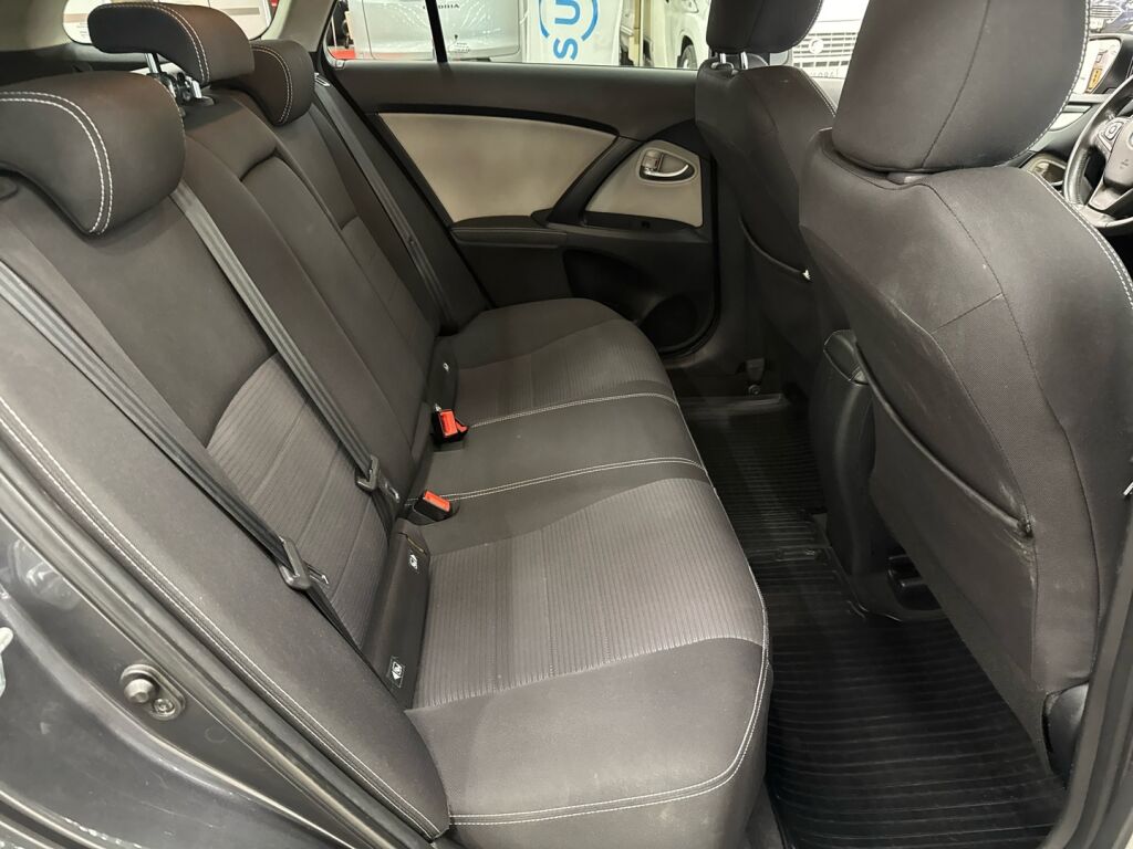 Toyota Avensis 2015 Harmaa