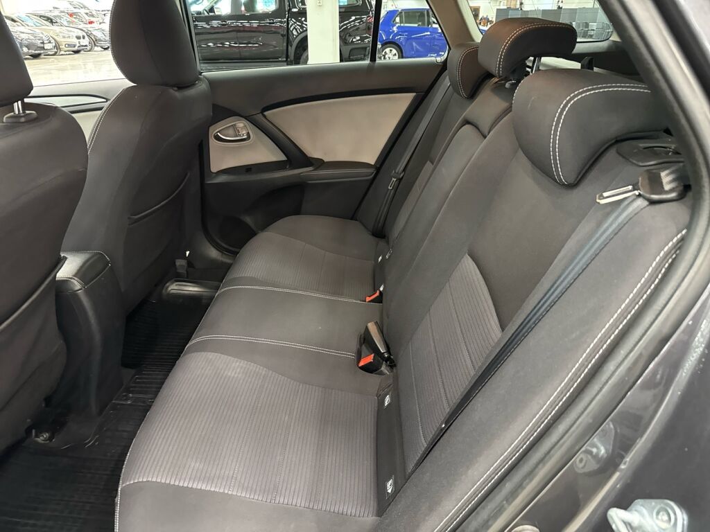 Toyota Avensis 2015 Harmaa