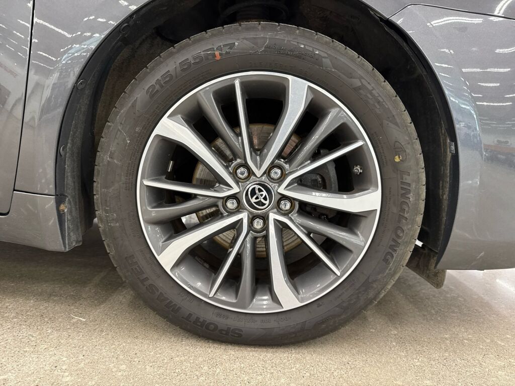 Toyota Avensis 2015 Harmaa