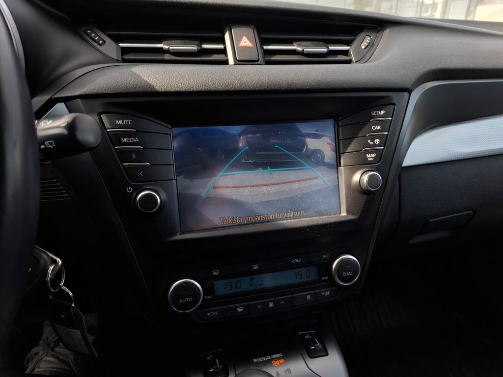 Toyota Avensis 2015 Harmaa