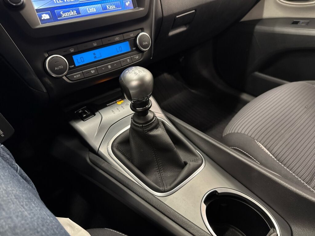 Toyota Avensis 2015 Harmaa