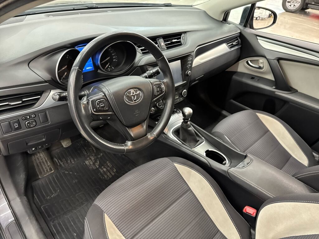 Toyota Avensis 2015 Harmaa