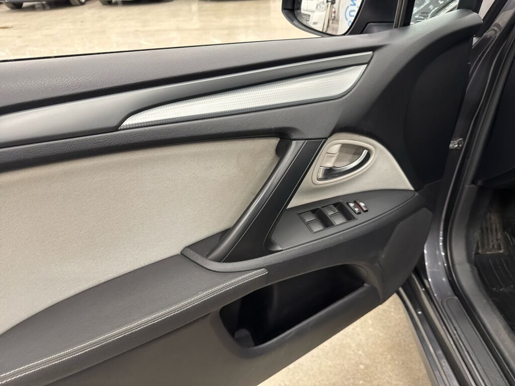 Toyota Avensis 2015 Harmaa