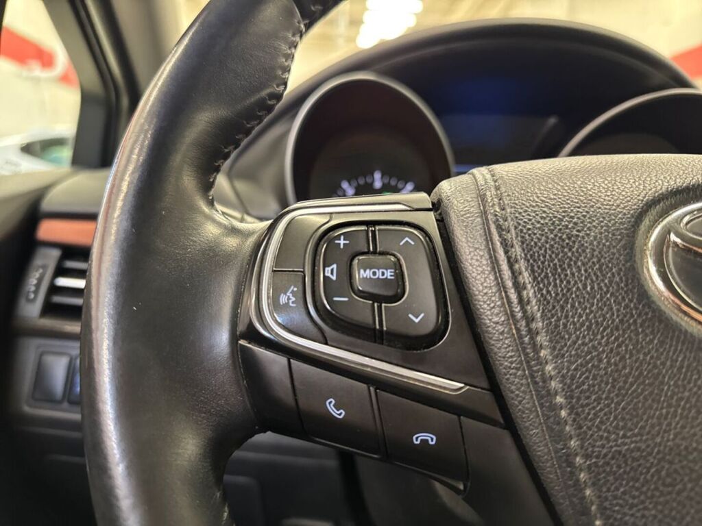 Toyota Avensis 2015 Harmaa