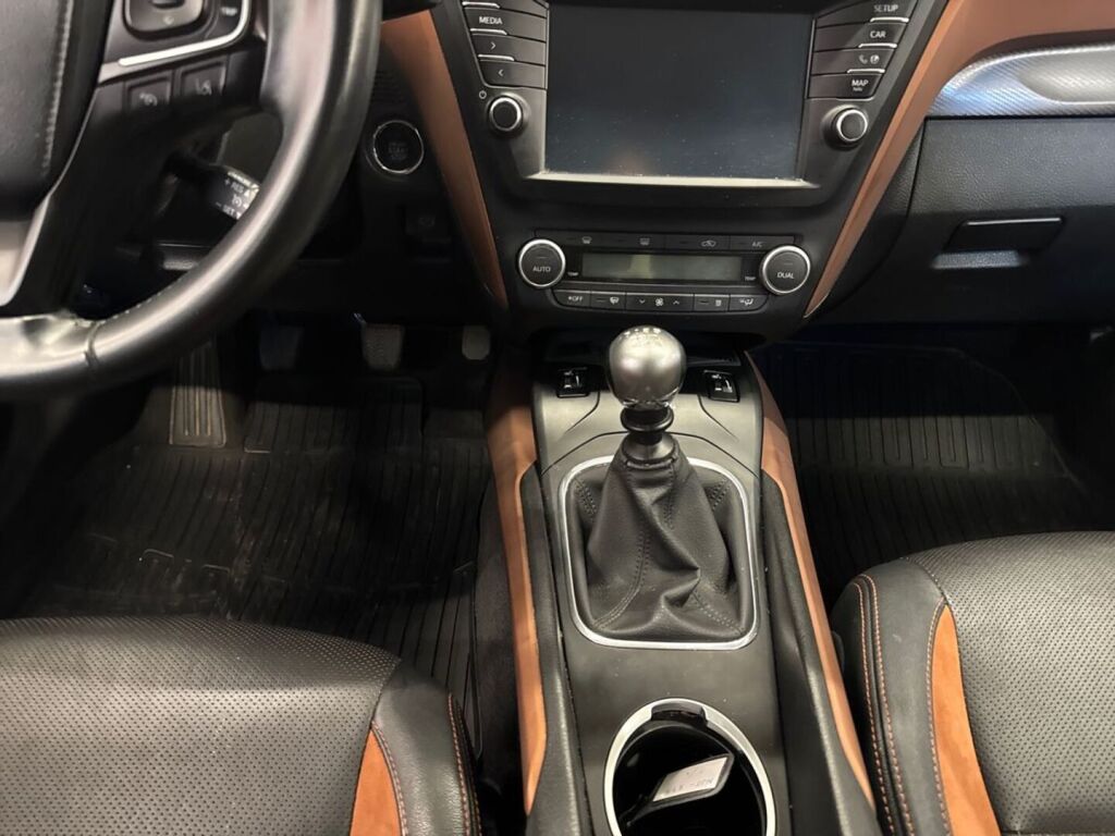 Toyota Avensis 2015 Harmaa