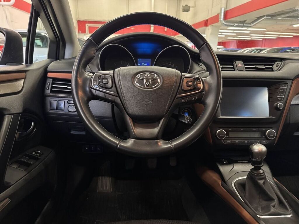 Toyota Avensis 2015 Harmaa