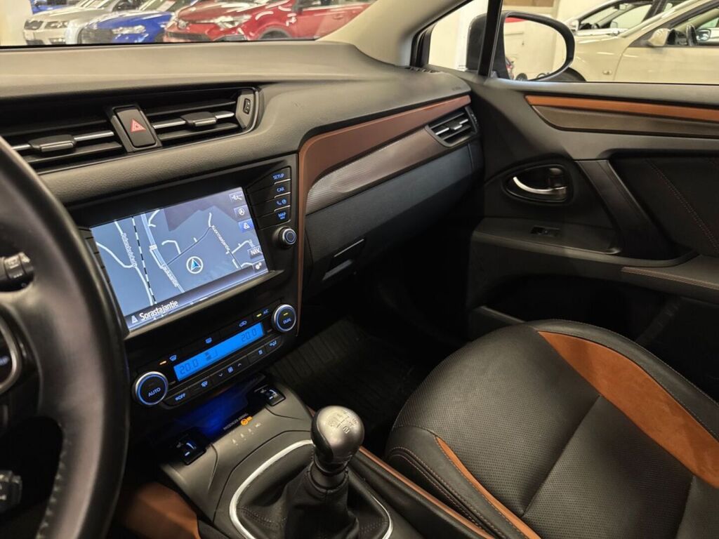 Toyota Avensis 2015 Harmaa