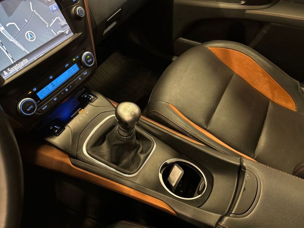 Toyota Avensis 2015 Harmaa
