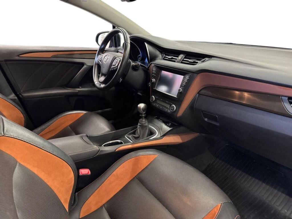 Toyota Avensis 2015 Harmaa