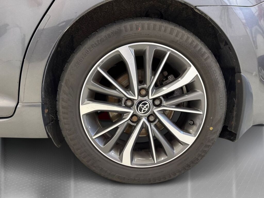 Toyota Avensis 2015 Harmaa