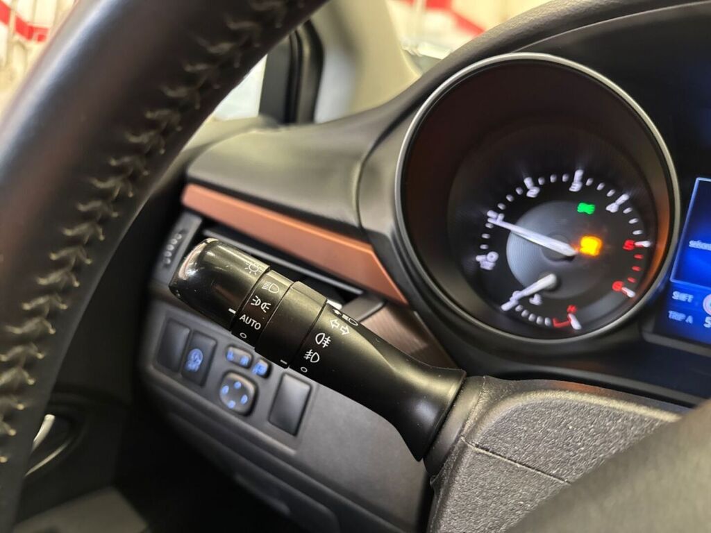 Toyota Avensis 2015 Harmaa