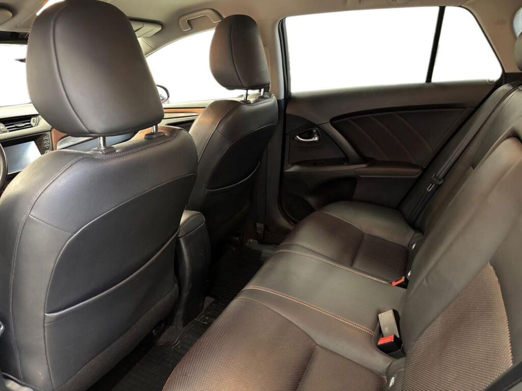 Toyota Avensis 2015 Harmaa