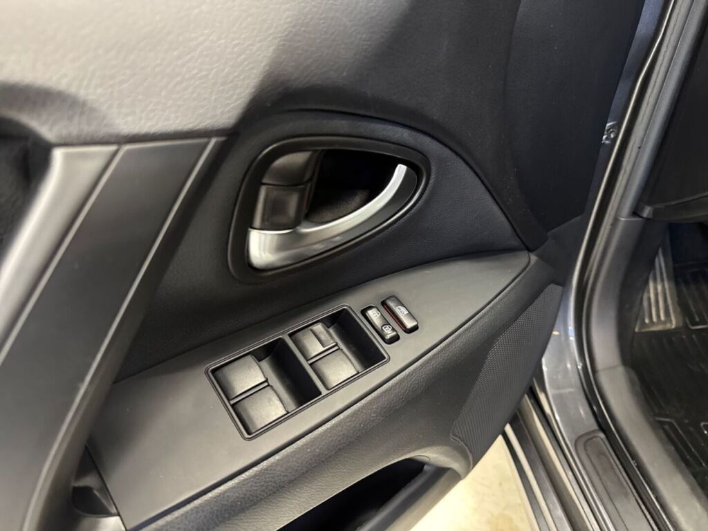 Toyota Avensis 2015 Harmaa