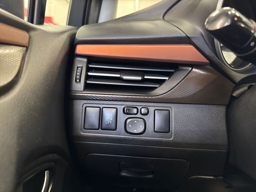 Toyota Avensis 2015 Harmaa