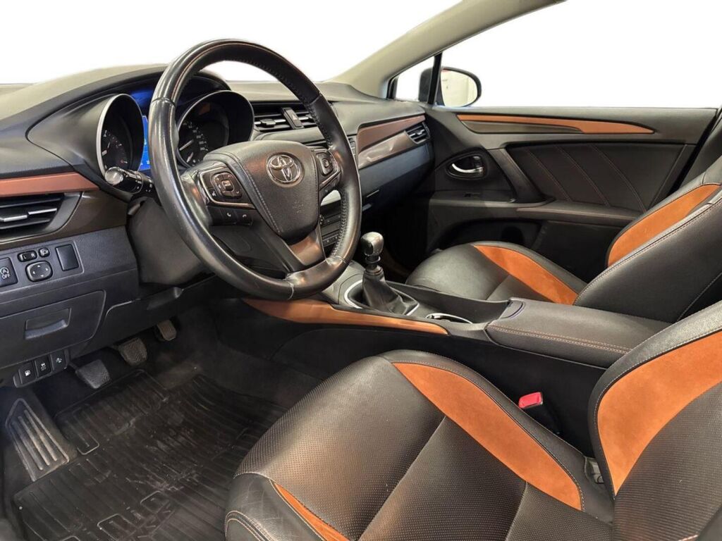 Toyota Avensis 2015 Harmaa