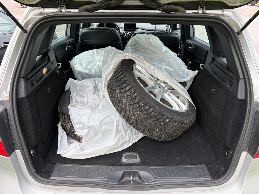 Mercedes-Benz B 2012 Met. Harmaa