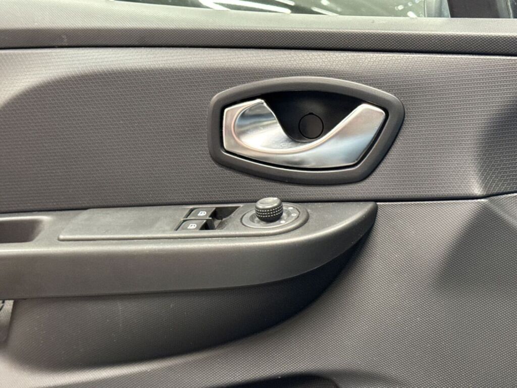 Renault Clio 2015 Ruskea (beige)