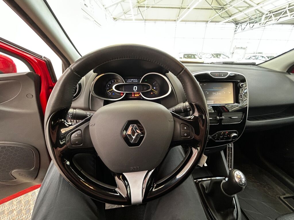 Renault Clio 2015 Punainen