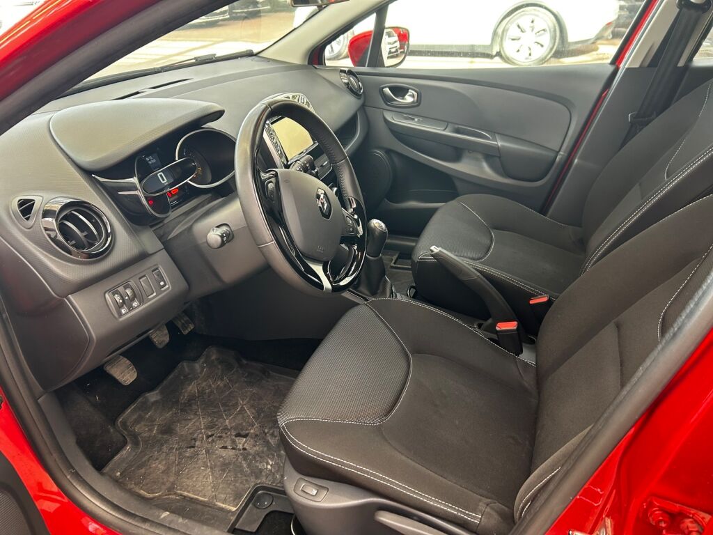 Renault Clio 2015 Punainen