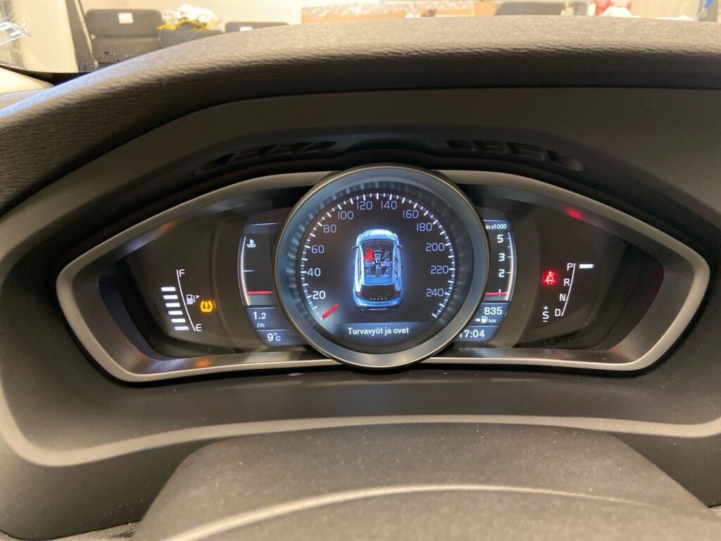 Volvo V40 Cross Country 2015 Musta