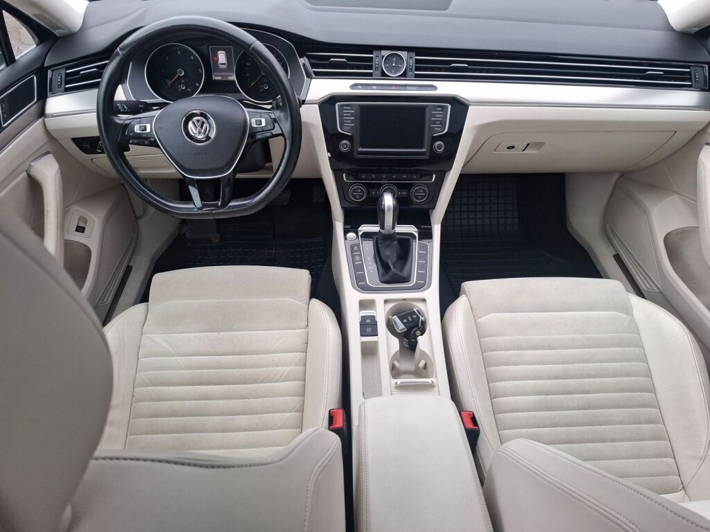 Volkswagen Passat 2015 Musta