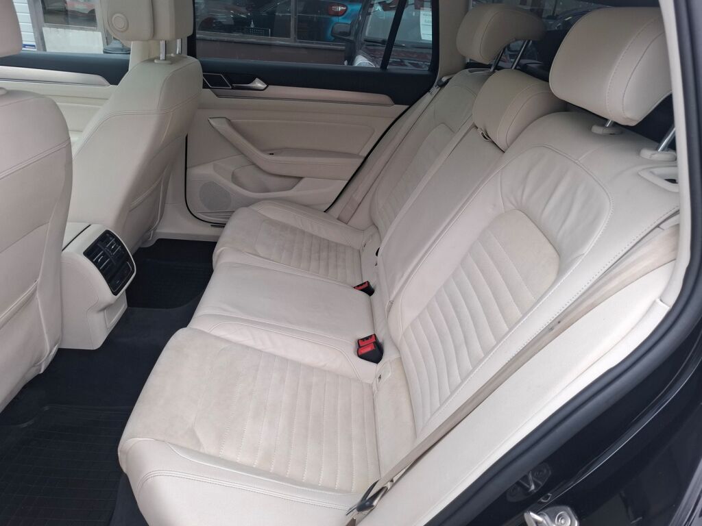 Volkswagen Passat 2015 Musta