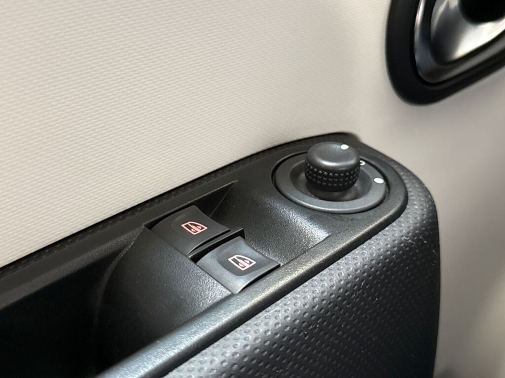 Renault Twingo 2016 Punainen