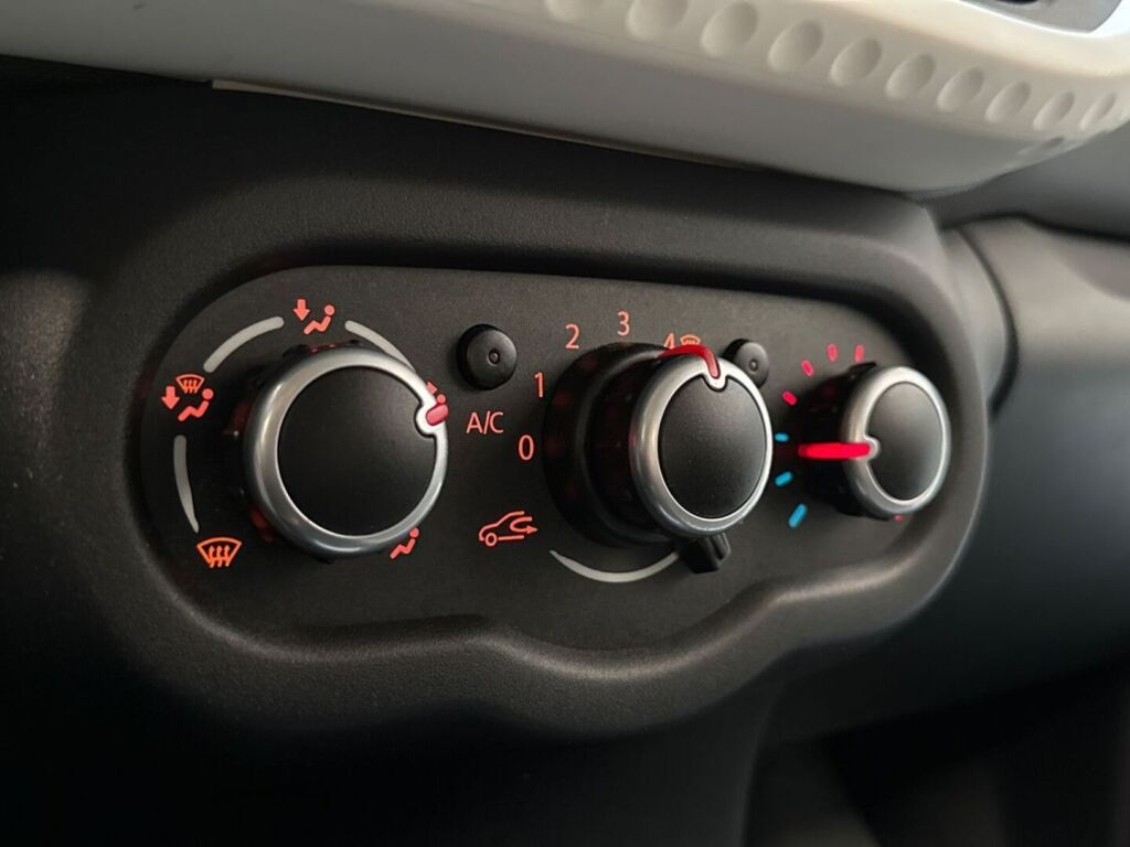 Renault Twingo 2016 Punainen