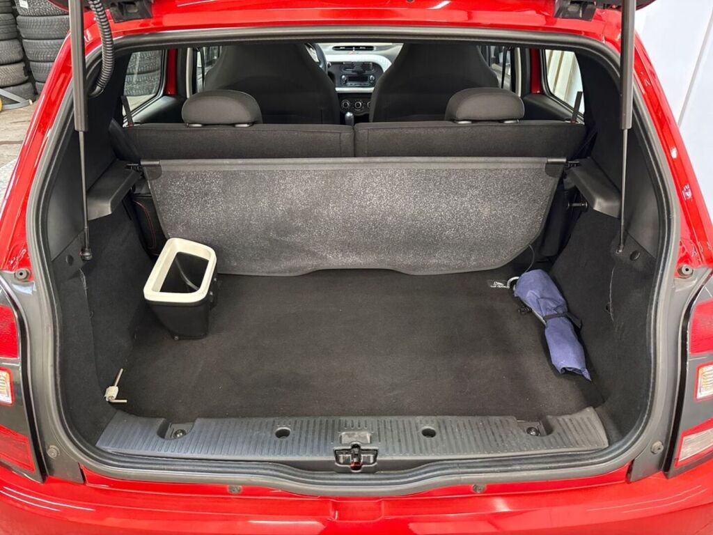 Renault Twingo 2016 Punainen