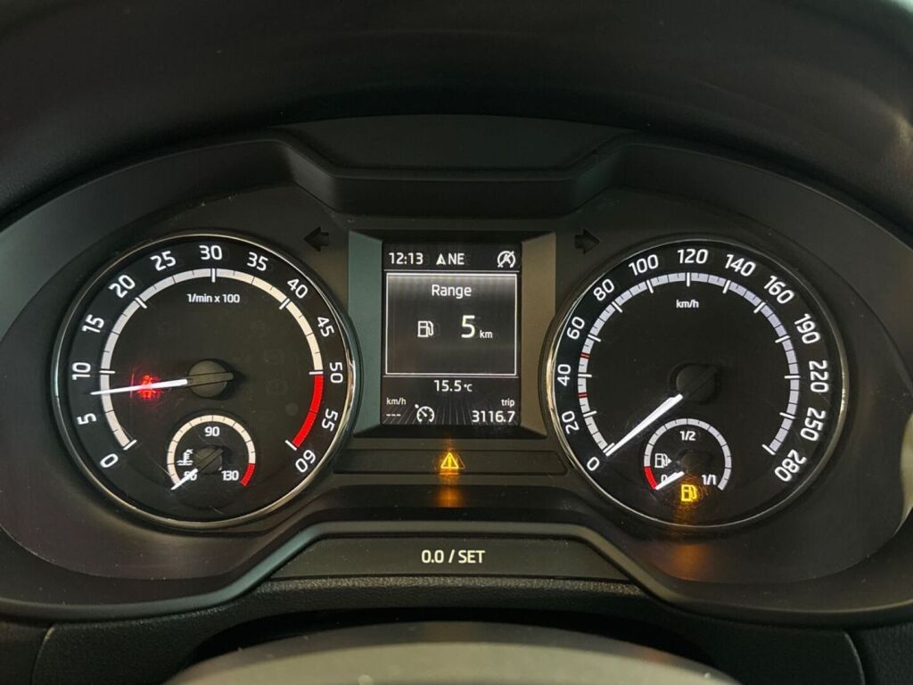 Skoda Octavia 2015 Musta