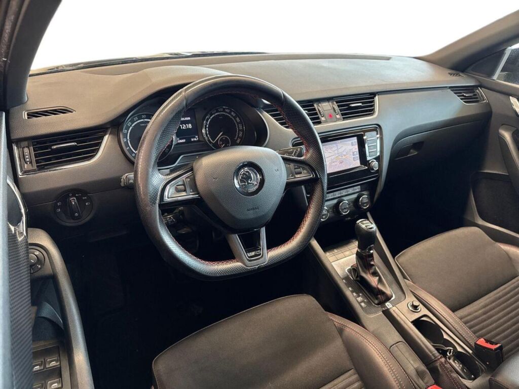 Skoda Octavia 2015 Musta