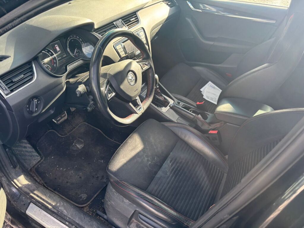 Skoda Octavia 2015 Musta