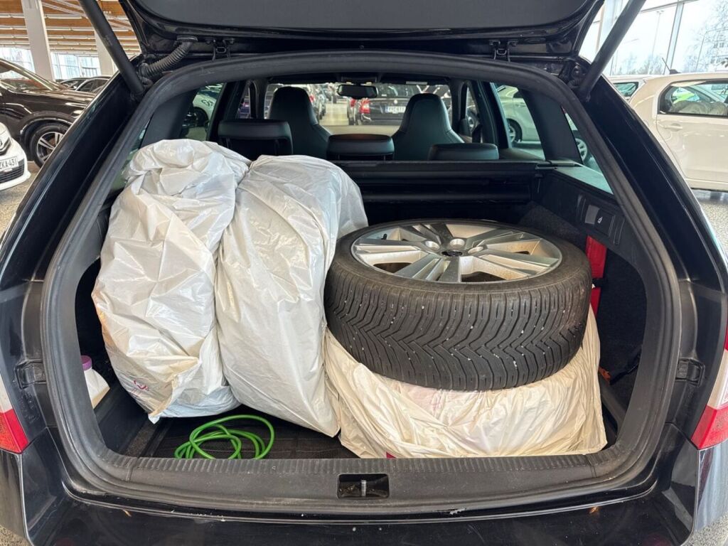 Skoda Octavia 2015 Musta