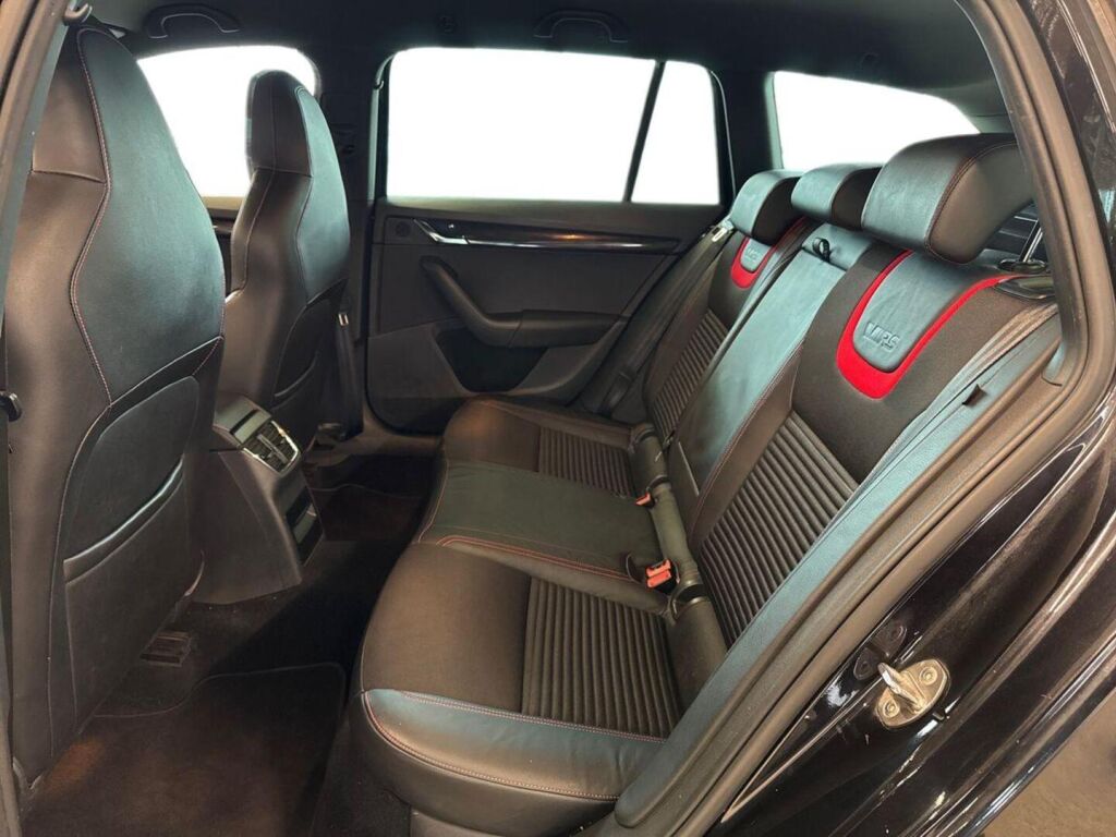 Skoda Octavia 2015 Musta