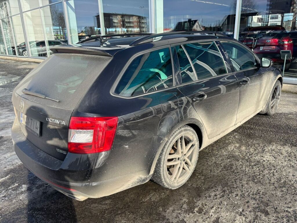 Skoda Octavia 2015 Musta