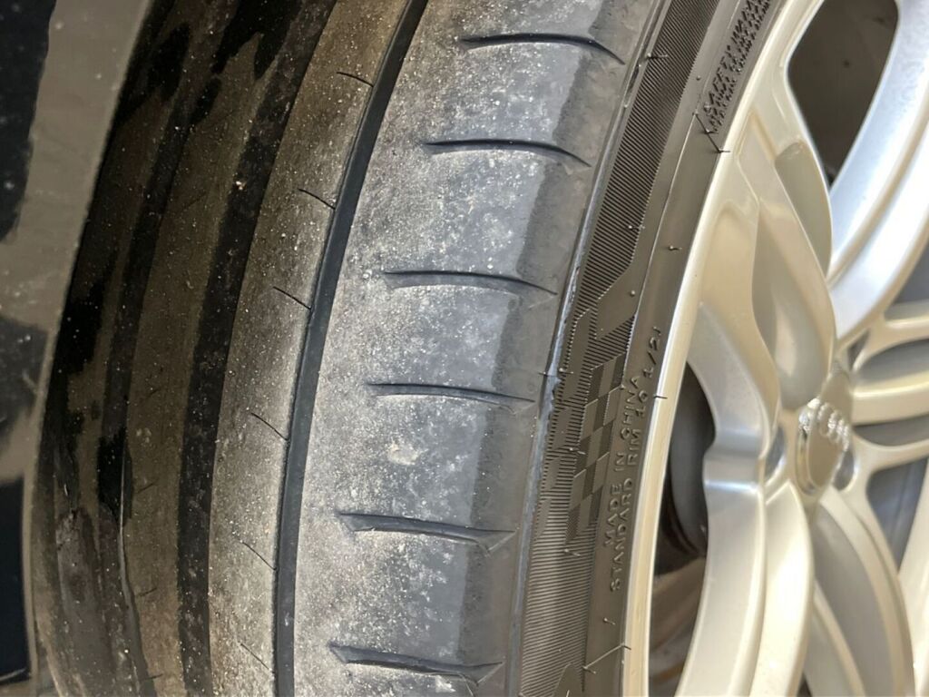 Audi Q7 2012 Met. Musta